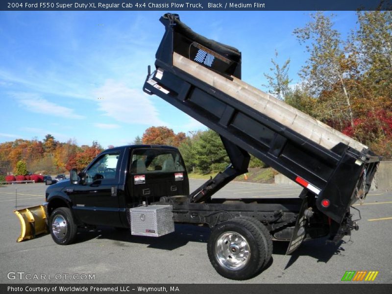 Black / Medium Flint 2004 Ford F550 Super Duty XL Regular Cab 4x4 Chassis Plow Truck