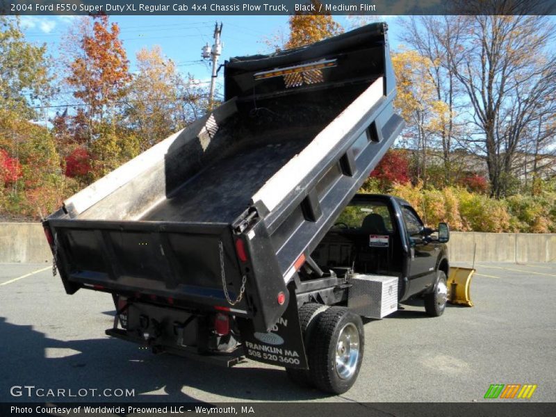 Black / Medium Flint 2004 Ford F550 Super Duty XL Regular Cab 4x4 Chassis Plow Truck