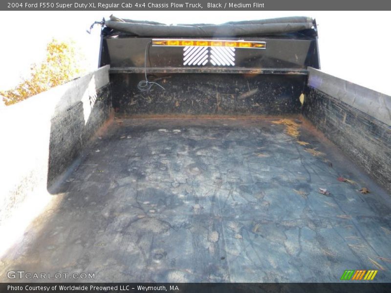 Black / Medium Flint 2004 Ford F550 Super Duty XL Regular Cab 4x4 Chassis Plow Truck