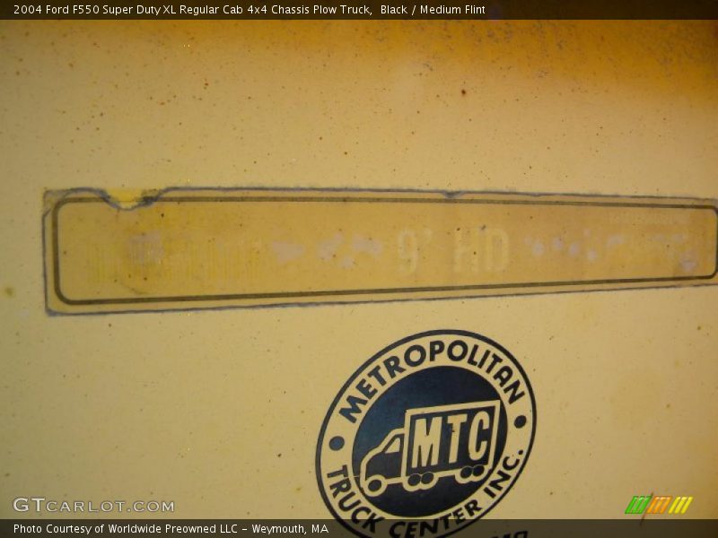 Black / Medium Flint 2004 Ford F550 Super Duty XL Regular Cab 4x4 Chassis Plow Truck