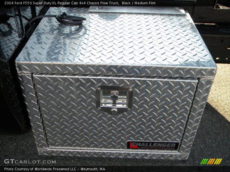 Black / Medium Flint 2004 Ford F550 Super Duty XL Regular Cab 4x4 Chassis Plow Truck