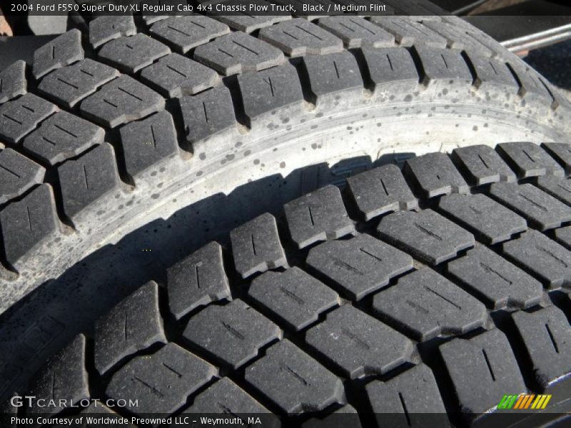 Black / Medium Flint 2004 Ford F550 Super Duty XL Regular Cab 4x4 Chassis Plow Truck