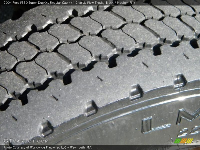 Black / Medium Flint 2004 Ford F550 Super Duty XL Regular Cab 4x4 Chassis Plow Truck