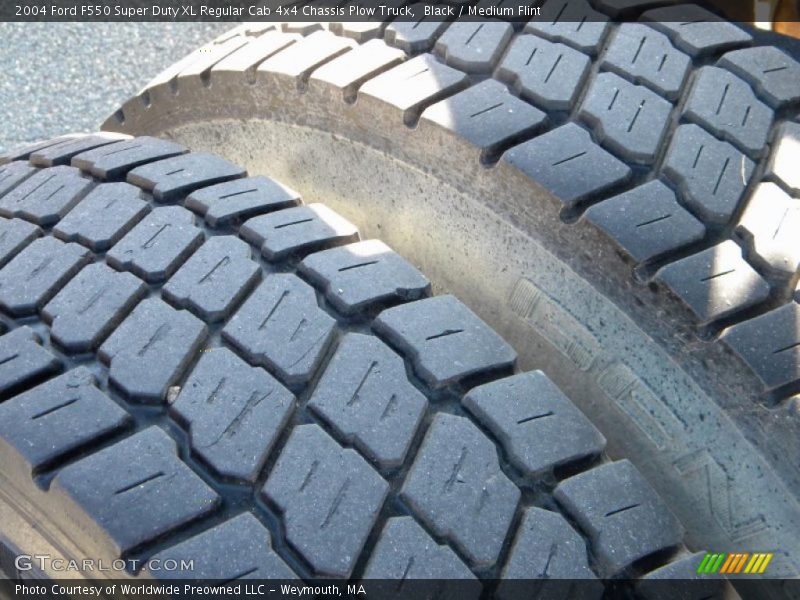 Black / Medium Flint 2004 Ford F550 Super Duty XL Regular Cab 4x4 Chassis Plow Truck