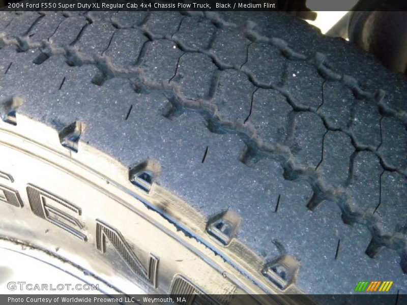 Black / Medium Flint 2004 Ford F550 Super Duty XL Regular Cab 4x4 Chassis Plow Truck