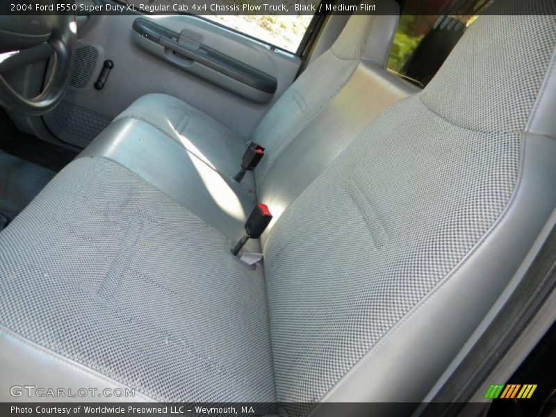 Black / Medium Flint 2004 Ford F550 Super Duty XL Regular Cab 4x4 Chassis Plow Truck