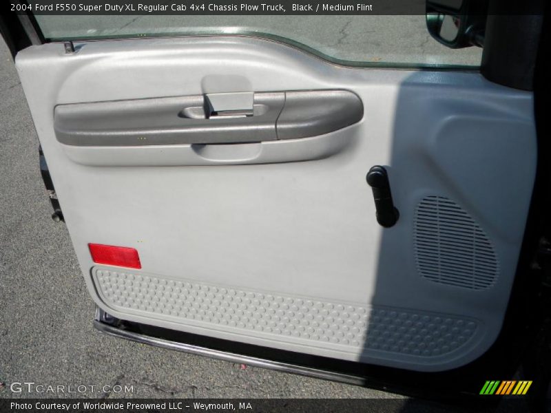 Black / Medium Flint 2004 Ford F550 Super Duty XL Regular Cab 4x4 Chassis Plow Truck