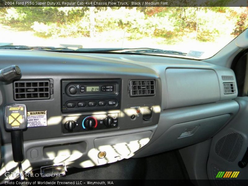 Black / Medium Flint 2004 Ford F550 Super Duty XL Regular Cab 4x4 Chassis Plow Truck