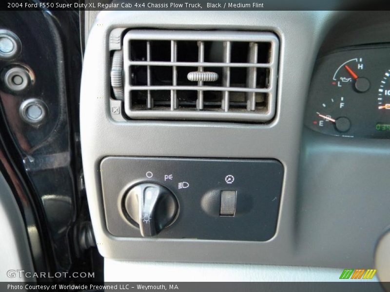 Black / Medium Flint 2004 Ford F550 Super Duty XL Regular Cab 4x4 Chassis Plow Truck