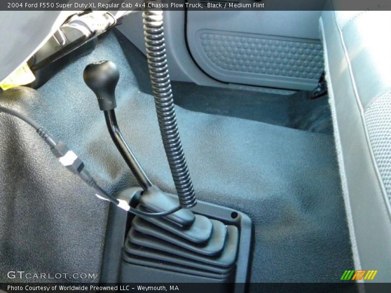 Black / Medium Flint 2004 Ford F550 Super Duty XL Regular Cab 4x4 Chassis Plow Truck
