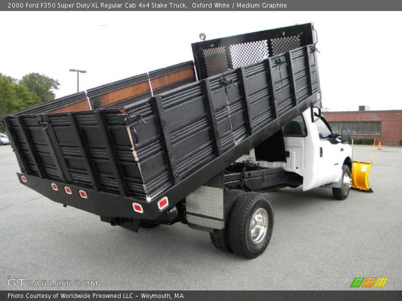 Oxford White / Medium Graphite 2000 Ford F350 Super Duty XL Regular Cab 4x4 Stake Truck