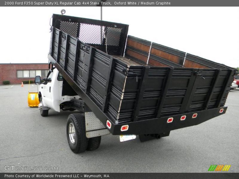 Oxford White / Medium Graphite 2000 Ford F350 Super Duty XL Regular Cab 4x4 Stake Truck
