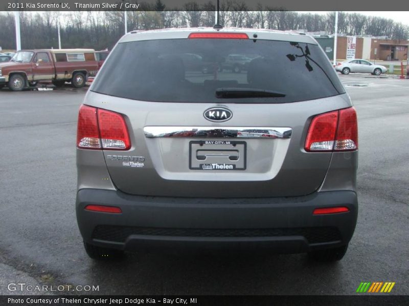 Titanium Silver / Gray 2011 Kia Sorento LX