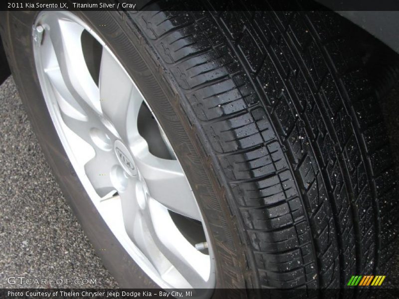 Titanium Silver / Gray 2011 Kia Sorento LX