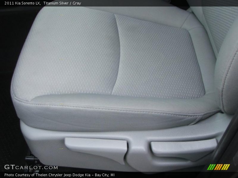 Titanium Silver / Gray 2011 Kia Sorento LX
