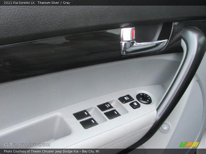 Titanium Silver / Gray 2011 Kia Sorento LX