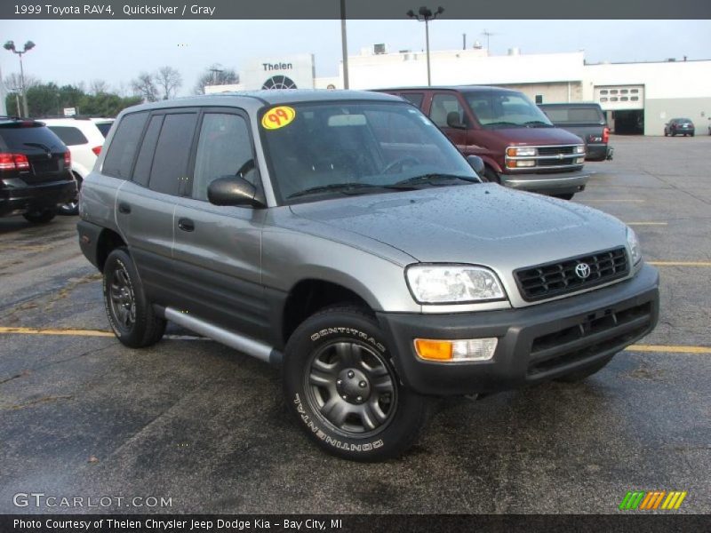 Front 3/4 View of 1999 RAV4 