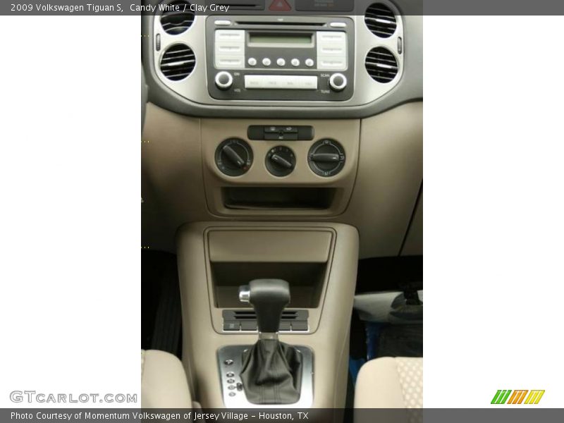 Candy White / Clay Grey 2009 Volkswagen Tiguan S
