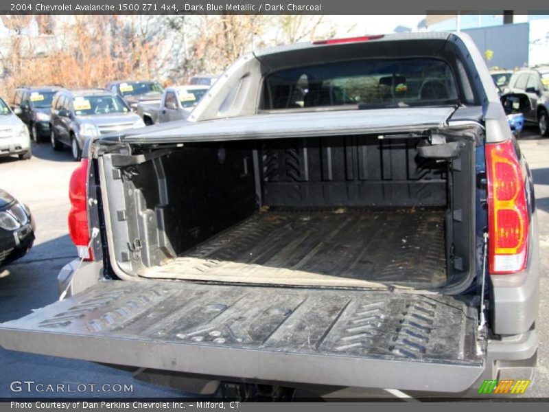 Dark Blue Metallic / Dark Charcoal 2004 Chevrolet Avalanche 1500 Z71 4x4