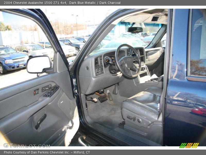 Dark Blue Metallic / Dark Charcoal 2004 Chevrolet Avalanche 1500 Z71 4x4
