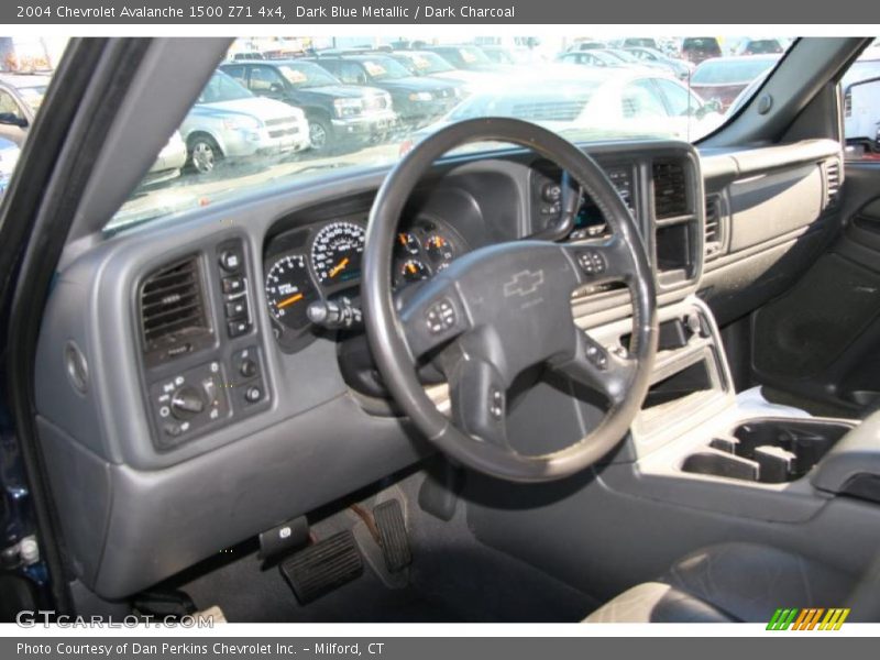 Dark Blue Metallic / Dark Charcoal 2004 Chevrolet Avalanche 1500 Z71 4x4
