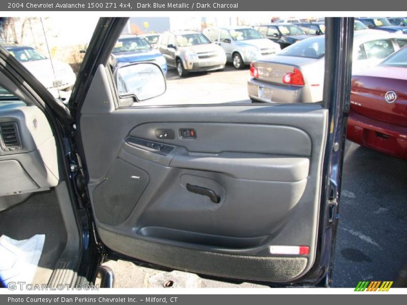 Dark Blue Metallic / Dark Charcoal 2004 Chevrolet Avalanche 1500 Z71 4x4