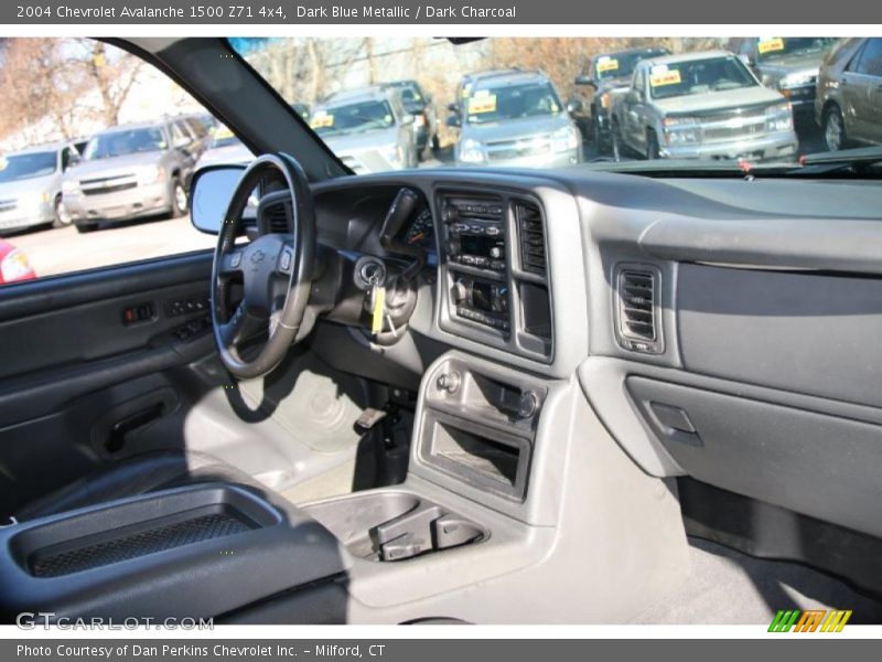 Dark Blue Metallic / Dark Charcoal 2004 Chevrolet Avalanche 1500 Z71 4x4