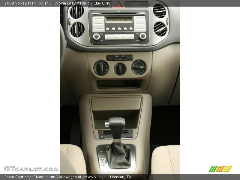 Alpine Grey Metallic / Clay Grey 2009 Volkswagen Tiguan S