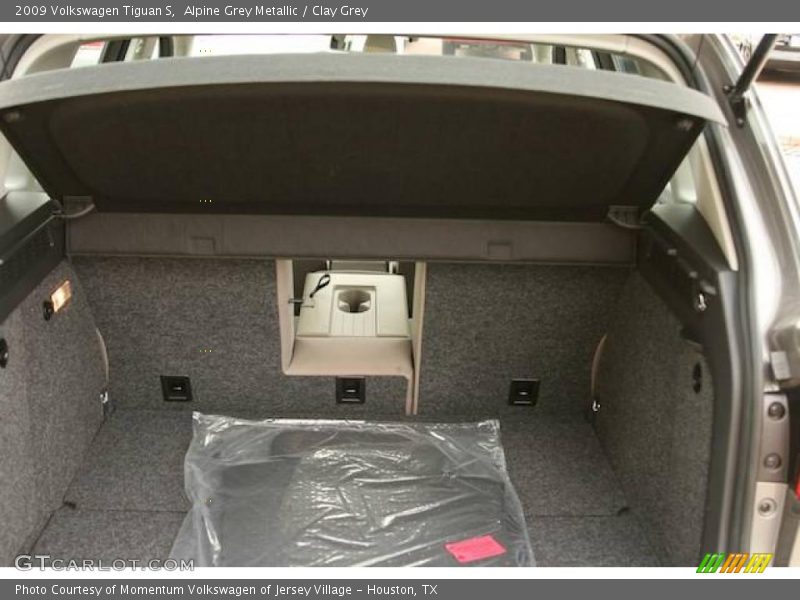 Alpine Grey Metallic / Clay Grey 2009 Volkswagen Tiguan S