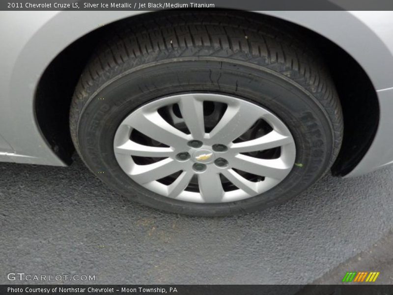 Silver Ice Metallic / Jet Black/Medium Titanium 2011 Chevrolet Cruze LS
