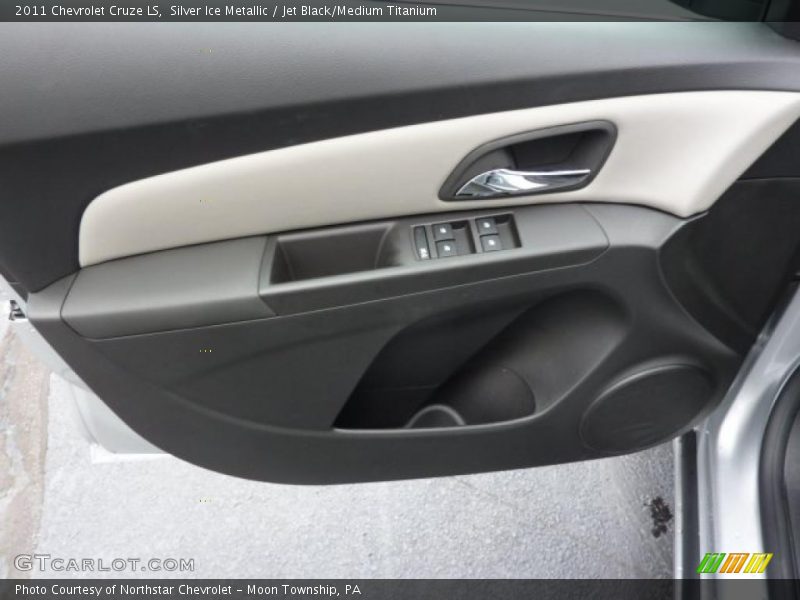 Silver Ice Metallic / Jet Black/Medium Titanium 2011 Chevrolet Cruze LS