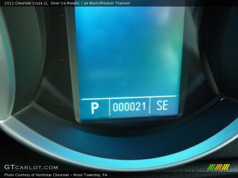 Silver Ice Metallic / Jet Black/Medium Titanium 2011 Chevrolet Cruze LS