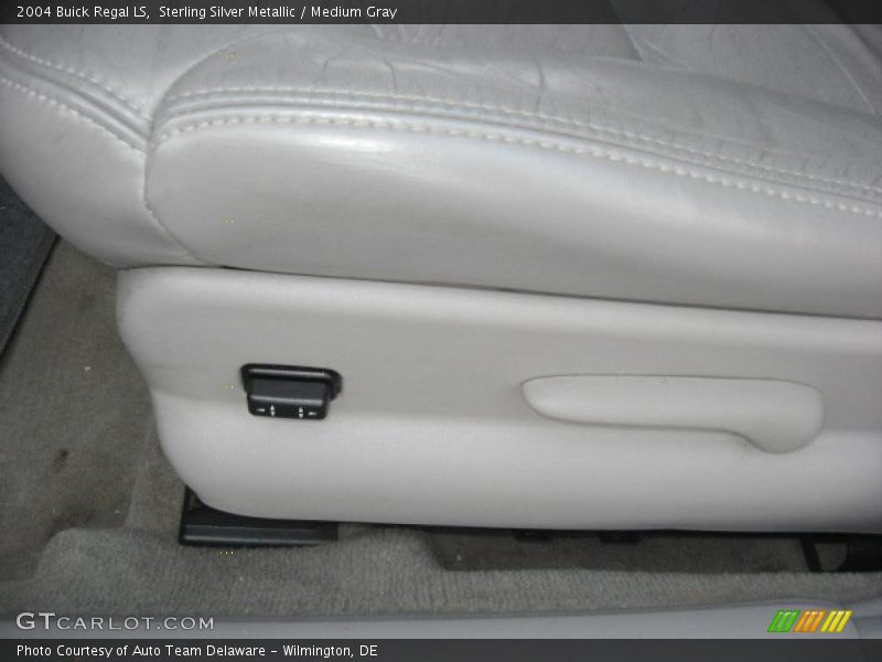 Sterling Silver Metallic / Medium Gray 2004 Buick Regal LS