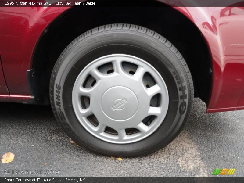 Ruby Red Pearl / Beige 1995 Nissan Maxima GXE
