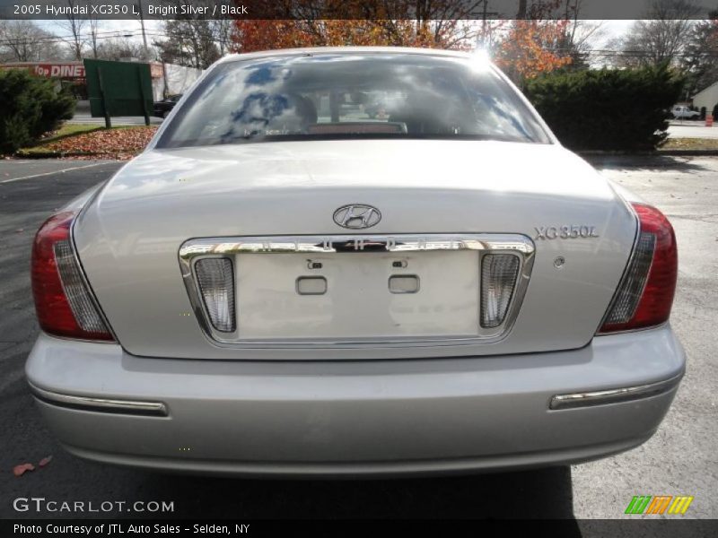 Bright Silver / Black 2005 Hyundai XG350 L
