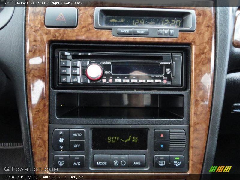 Bright Silver / Black 2005 Hyundai XG350 L