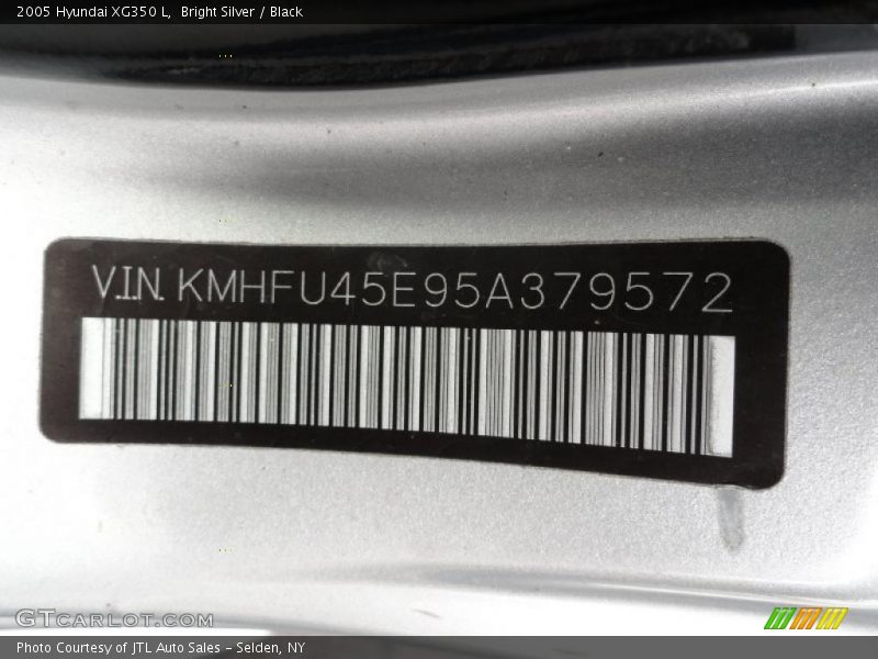 Bright Silver / Black 2005 Hyundai XG350 L