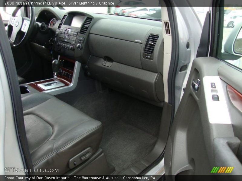 2008 Pathfinder LE V8 4x4 Graphite Interior