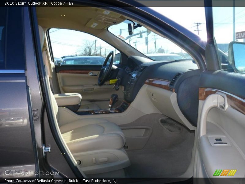 Cocoa / Tan 2010 Saturn Outlook XR