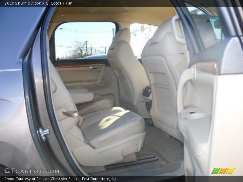 Cocoa / Tan 2010 Saturn Outlook XR