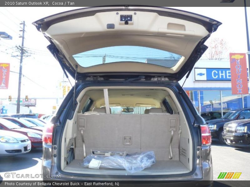 Cocoa / Tan 2010 Saturn Outlook XR