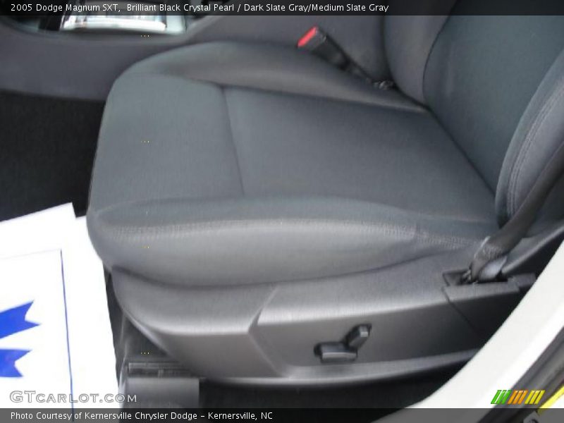 Brilliant Black Crystal Pearl / Dark Slate Gray/Medium Slate Gray 2005 Dodge Magnum SXT