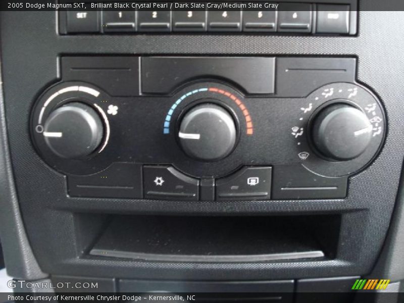 Brilliant Black Crystal Pearl / Dark Slate Gray/Medium Slate Gray 2005 Dodge Magnum SXT