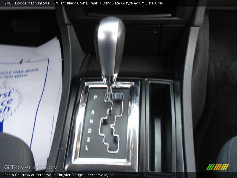 Brilliant Black Crystal Pearl / Dark Slate Gray/Medium Slate Gray 2005 Dodge Magnum SXT