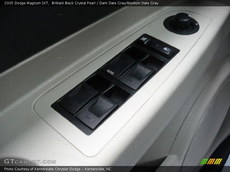 Brilliant Black Crystal Pearl / Dark Slate Gray/Medium Slate Gray 2005 Dodge Magnum SXT