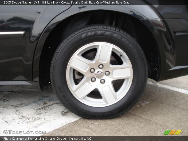 Brilliant Black Crystal Pearl / Dark Slate Gray/Medium Slate Gray 2005 Dodge Magnum SXT