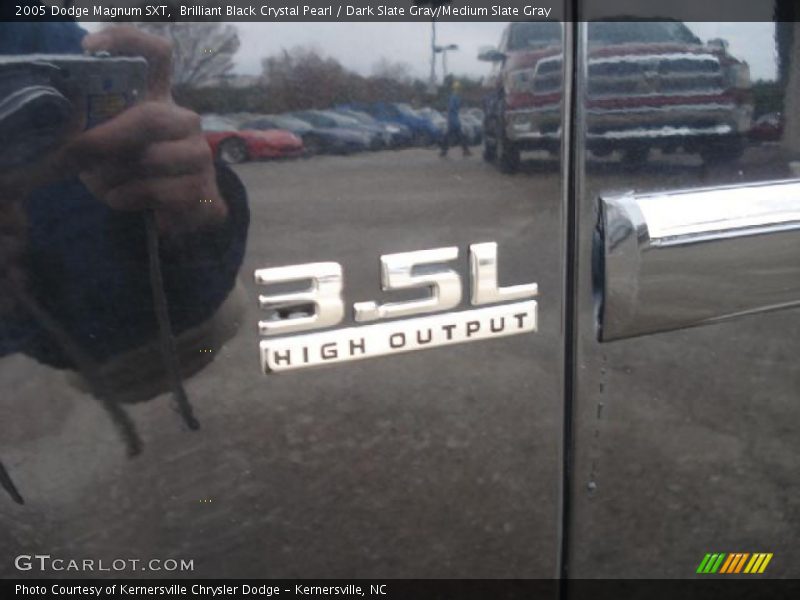 Brilliant Black Crystal Pearl / Dark Slate Gray/Medium Slate Gray 2005 Dodge Magnum SXT