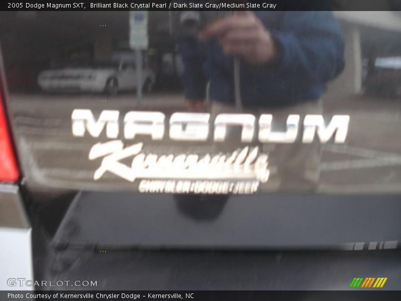 Brilliant Black Crystal Pearl / Dark Slate Gray/Medium Slate Gray 2005 Dodge Magnum SXT