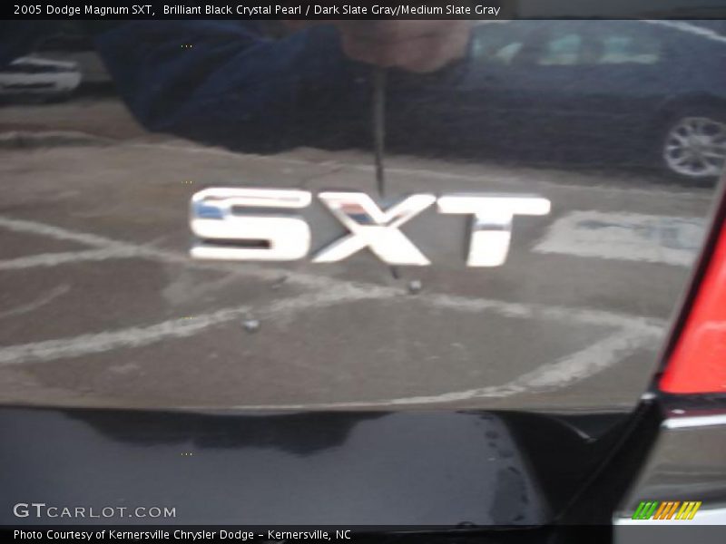 Brilliant Black Crystal Pearl / Dark Slate Gray/Medium Slate Gray 2005 Dodge Magnum SXT