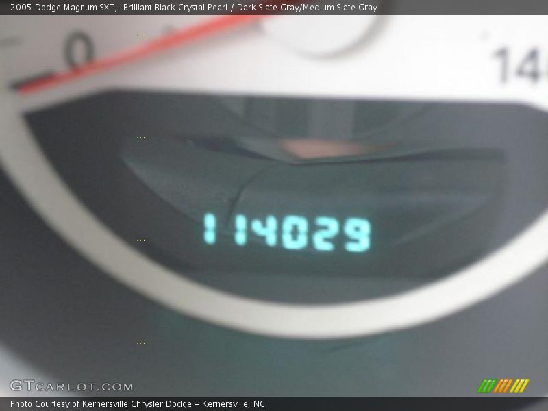 Brilliant Black Crystal Pearl / Dark Slate Gray/Medium Slate Gray 2005 Dodge Magnum SXT